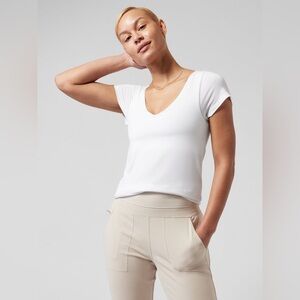 Athleta Essence Support white top size XL